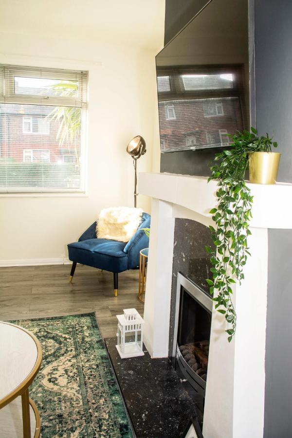 Trafford House - Stylish 3-Bed Home With Private Parking Manchester Exterior photo