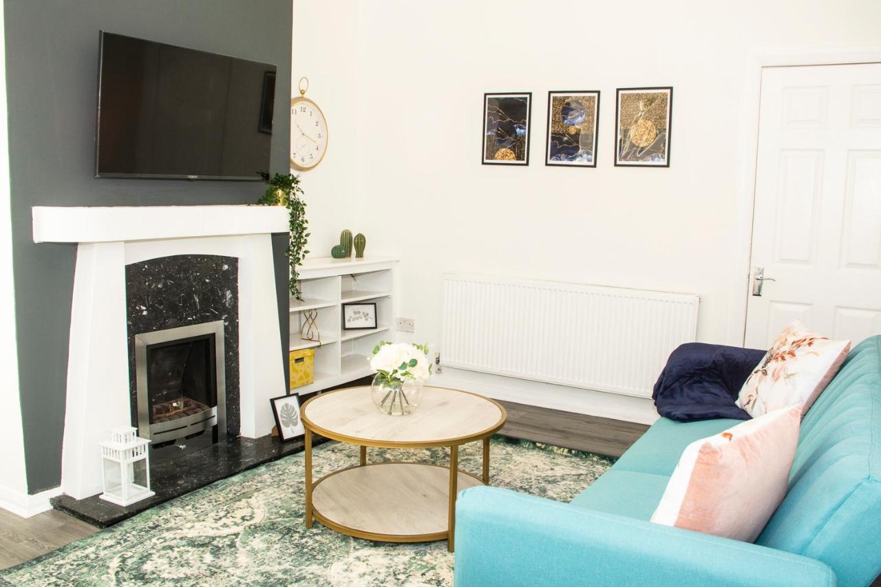 Trafford House - Stylish 3-Bed Home With Private Parking Manchester Exterior photo
