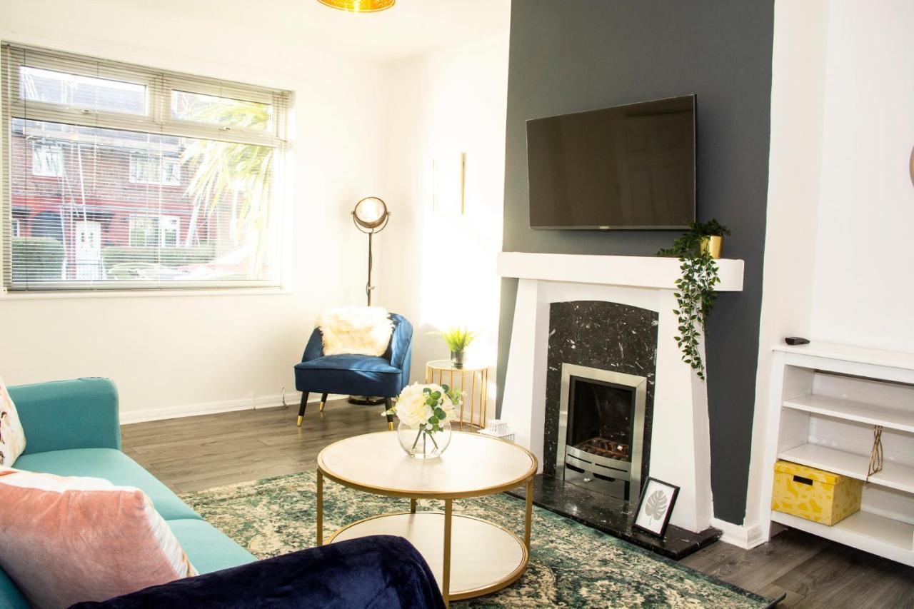 Trafford House - Stylish 3-Bed Home With Private Parking Manchester Exterior photo